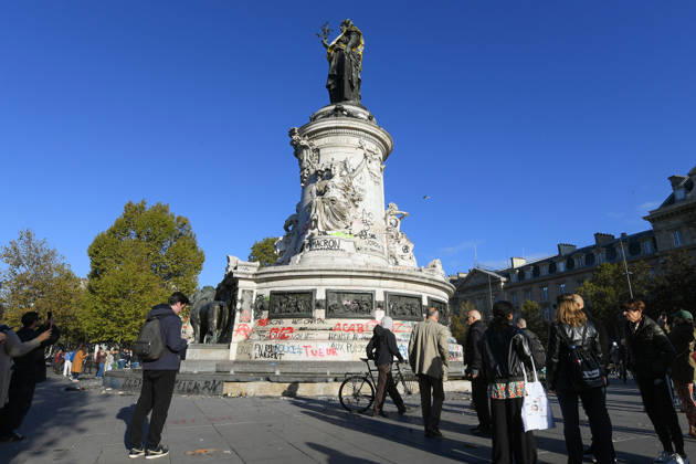 The Day After Nationwide Call For Mobilisation In France - PAris Violent clashes between protesters and French police are seen during a nationwide demonstration against the high cost of living in Republique, Paris, France, on October 18, 2026. Photo by Lionel Urman ABACAPRESS.COM Paris France  Copyright: xUrmanxLionel ABACAx