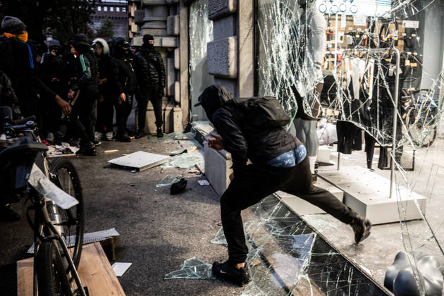 October 18, 2026, Milan, Mi, Italy: Second day of the demonstration Italia in piazza against the high cost of living. Second day of the demonstration Italia in piazza against the high cost of living. Second day of the demonstration Italia in piazza against the high cost of living. Milan, October 18, 2026 Milan Italy  - ZUMAa289 20261018_zia_a289_124 Copyright: xNicolaxMarfisix xAgfx