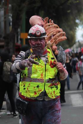 October 18, 2026, Mexico City, Mexico: MEXICO Mexico City, MEXICO - OCTOBER 18, 2026: Participants in the 19th annual Zombie Walk Mexico 2026, dressed as the living dead, monsters, and horror characters, gather at the Monument to the Revolution in Mexico City. Mexico City Mexico - ZUMAq101 20261018_zna_q101_247 Copyright: xCarlosxSantiagox