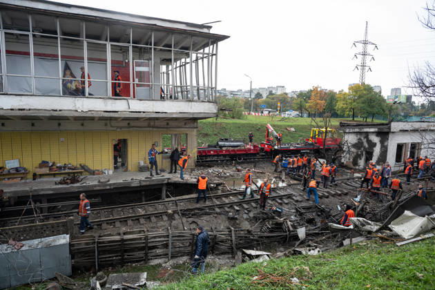 Aftermath of Russian attack on Kyiv KYIV, UKRAINE - OCTOBER 19: Teams on the scene following Russian attack in Kyiv, Ukraine on October 19, 2026. According to a statement released by Kyiv Mayor Vitali Klitschko, a Russian attack damaged a metro station on the capital s Left Bank, with falling debris causing a break in both running and contact rails near the station. Additional damage was reported at a shopping center in the city s Solomianskyi district. Danylo Antoniuk Anadolu Kyiv Ukraine. Editorial use only. Please get in touch for any other usage.  Copyright: x2026xAnadoluxDanyloxAntoniukx