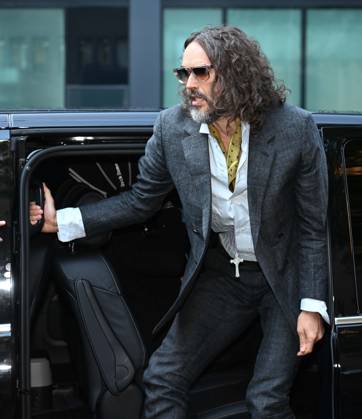 British comedian Russell Brand appears in court in London LONDON, UNITED KINGDOM - OCTOBER 19: British comedian and actor Russell Brand arrives at Southwark Crown Court with his wife Laura Brand (not seen), in connection with rape and sexual assault charges in London, United Kingdom, on October 19, 2026. Rasid Necati Aslim Anadolu London United Kingdom. Editorial use only. Please get in touch for any other usage.  Copyright: x2026xAnadoluxRasidxNecatixAslimx