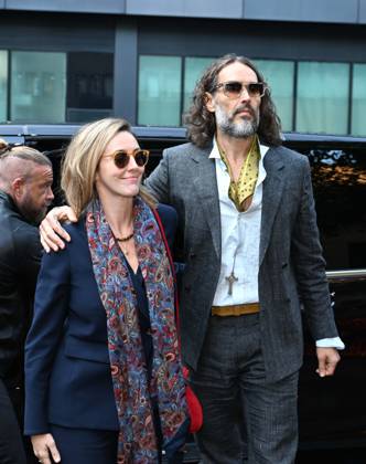 British comedian Russell Brand appears in court in London LONDON, UNITED KINGDOM - OCTOBER 19: British comedian and actor Russell Brand (R) arrives at Southwark Crown Court with his wife Laura Brand (L), in connection with rape and sexual assault charges in London, United Kingdom, on October 19, 2026. Rasid Necati Aslim Anadolu London United Kingdom. Editorial use only. Please get in touch for any other usage.  Copyright: x2026xAnadoluxRasidxNecatixAslimx