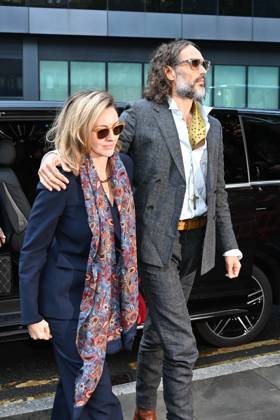 British comedian Russell Brand appears in court in London LONDON, UNITED KINGDOM - OCTOBER 19: British comedian and actor Russell Brand (R) arrives at Southwark Crown Court with his wife Laura Brand (L), in connection with rape and sexual assault charges in London, United Kingdom, on October 19, 2026. Rasid Necati Aslim Anadolu London United Kingdom. Editorial use only. Please get in touch for any other usage.  Copyright: x2026xAnadoluxRasidxNecatixAslimx