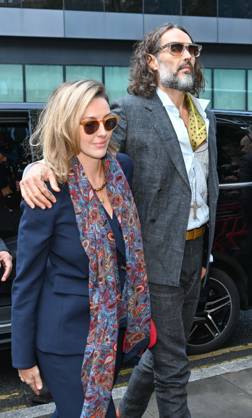 British comedian Russell Brand appears in court in London LONDON, UNITED KINGDOM - OCTOBER 19: British comedian and actor Russell Brand (R) arrives at Southwark Crown Court with his wife Laura Brand (L), in connection with rape and sexual assault charges in London, United Kingdom, on October 19, 2026. Rasid Necati Aslim Anadolu London United Kingdom. Editorial use only. Please get in touch for any other usage.  Copyright: x2026xAnadoluxRasidxNecatixAslimx