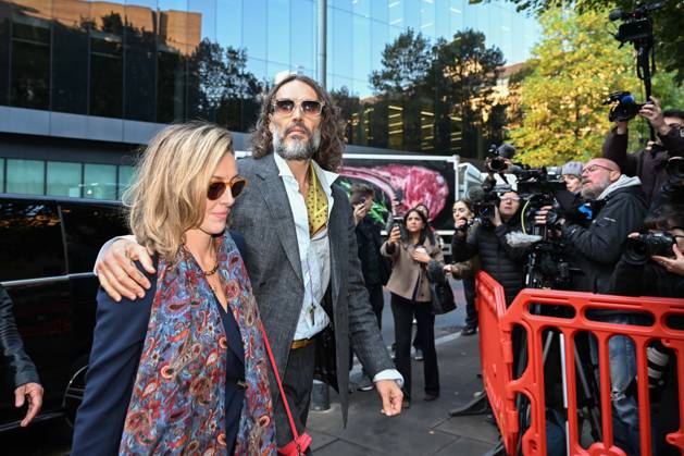 British comedian Russell Brand appears in court in London LONDON, UNITED KINGDOM - OCTOBER 19: British comedian and actor Russell Brand (2nd L) arrives at Southwark Crown Court with his wife Laura Brand (L), in connection with rape and sexual assault charges in London, United Kingdom, on October 19, 2026. Rasid Necati Aslim Anadolu London United Kingdom. Editorial use only. Please get in touch for any other usage.  Copyright: x2026xAnadoluxRasidxNecatixAslimx