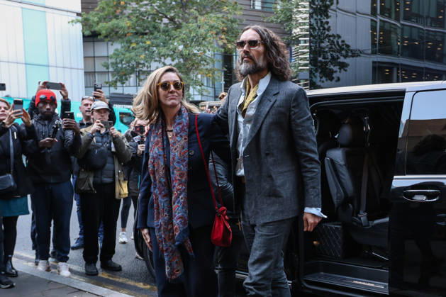October 19, 2026, London, England, United Kingdom: RUSSELL BRAND and his wife, LAURA BRAND, arrive together at Southwark Crown Court in London, on October 19, 2026, for his trial on rape and sexual assault charges, which he denies. London United Kingdom  - ZUMAa279 20261019_zsp_a279_003 Copyright: xZeynepxDemirxAslimx