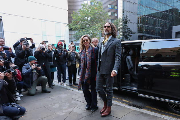 October 19, 2026, London, England, United Kingdom: RUSSELL BRAND and his wife, LAURA BRAND, arrive together at Southwark Crown Court in London, on October 19, 2026, for his trial on rape and sexual assault charges, which he denies. London United Kingdom  - ZUMAa279 20261019_zsp_a279_004 Copyright: xZeynepxDemirxAslimx