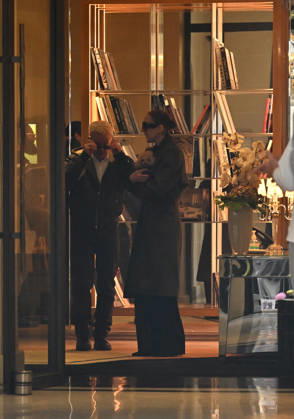 Céline Dion leaves the Royal Monceau hotel with her sons Nelson and Eddy and her dog after her concert series in Paris on October 19, 2026. Christian Liewig, Bestimage. Céline Dion leaves the Royal Monceau hotel with her sons Nelson and Eddy and her dog after her concert series in Paris on October 19, 2026 Paris, France Copyright: xChristianxLiewigx xBestimagexChristianxLiewigx xBestimagex