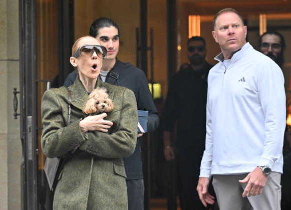 Céline Dion leaves the Royal Monceau hotel with her sons Nelson and Eddy and her dog after her concert series in Paris on October 19, 2026. Christian Liewig, Bestimage. Céline Dion leaves the Royal Monceau hotel with her sons Nelson and Eddy and her dog after her concert series in Paris on October 19, 2026 Paris, France Copyright: xChristianxLiewigx xBestimagexChristianxLiewigx xBestimagex