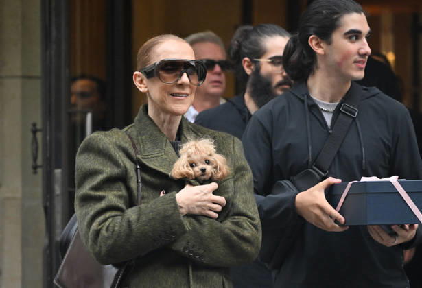 Céline Dion leaves the Royal Monceau hotel with her sons Nelson and Eddy and her dog after her concert series in Paris on October 19, 2026. Christian Liewig, Bestimage. Céline Dion leaves the Royal Monceau hotel with her sons Nelson and Eddy and her dog after her concert series in Paris on October 19, 2026 Paris, France Copyright: xChristianxLiewigx xBestimagexChristianxLiewigx xBestimagex