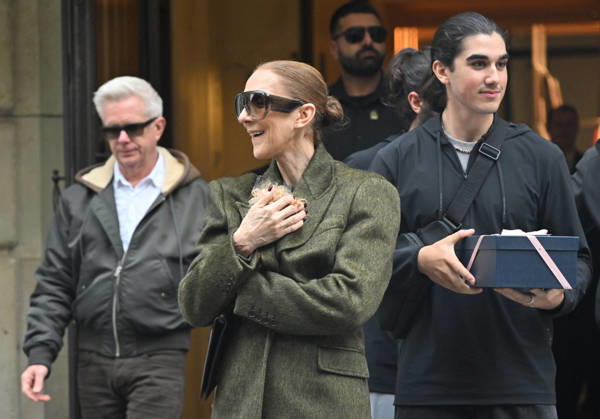 Céline Dion leaves the Royal Monceau hotel with her sons Nelson and Eddy and her dog after her concert series in Paris on October 19, 2026. Christian Liewig, Bestimage. Céline Dion leaves the Royal Monceau hotel with her sons Nelson and Eddy and her dog after her concert series in Paris on October 19, 2026 Paris, France Copyright: xChristianxLiewigx xBestimagexChristianxLiewigx xBestimagex