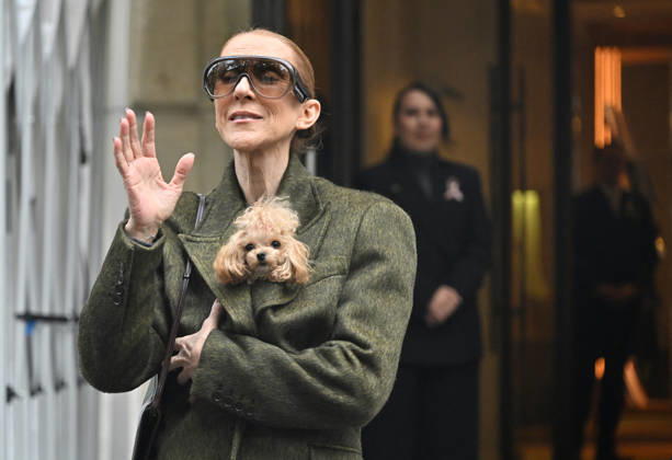 Céline Dion leaves the Royal Monceau hotel with her sons Nelson and Eddy and her dog after her concert series in Paris on October 19, 2026. Christian Liewig, Bestimage. Céline Dion leaves the Royal Monceau hotel with her sons Nelson and Eddy and her dog after her concert series in Paris on October 19, 2026 Paris, France Copyright: xChristianxLiewigx xBestimagexChristianxLiewigx xBestimagex