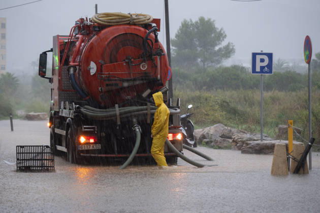 The UME is deployed in Ibiza and Mallorca to assist with incidents caused by Storm Adam. UME personnel deployed on the streets of Ibiza to mitigate the effects of Storm Adam, on October 19, 2026, in Eivissa, Balearic Islands, Spain. The Military Emergency Unit (UME) has mobilized units from its third battalion at the Valencia base to set sail for Eivissa and Mallorca. The military unit confirmed this on its social media account on platform X, with a message stating that their mission will be to collaborate with emergency services in response to incidents resulting from Storm Adam. OCTOBER 19, 2026 Germá, Spain  Copyright: xGermanxLamax 7854895