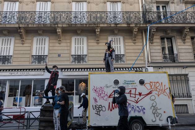 Second day of Paris riots PARIS, FRANCE - OCTOBER 18, 2026: Protesters clash with police near Place de la RÃ publique in Paris during a protest against austerity. Protesters set up makeshift barricades and start fires in the square and surrounding streets. After police clear the square, protesters attack nearby shops. Paris France Copyright: x xOualidxAbdellaouix xJNAxPressx