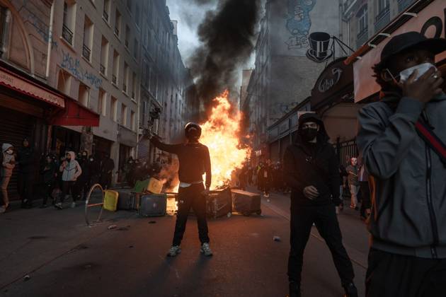 October 18, 2026, Paris, France: PARIS, FRANCE - OCTOBER 18, 2026: Protesters clash with police near Place de la RÃ publique in Paris during a protest against austerity. Protesters set up makeshift barricades and start fires in the square and surrounding streets. After police clear the square, protesters attack nearby shops. Paris France - ZUMAq101 20261018_zna_q101_298 Copyright: xOualidxAbdellaouix
