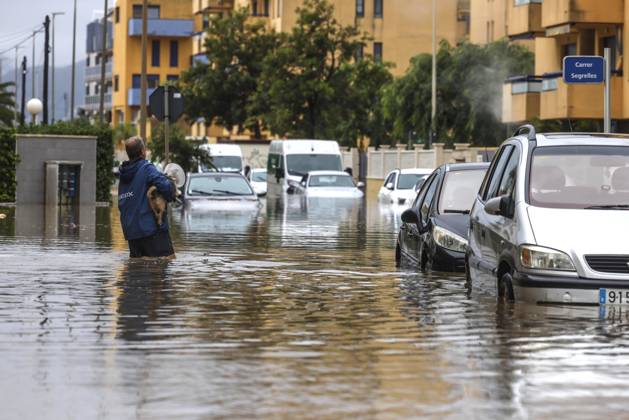 The Valencian Regional Government is preparing a lockdown order for the southern coast of Valencia and the northern coast of Alicante due to the rains. A man walks through a flooded area with a dog on October 19, 2026, in Guardamar de la Safor, Valencia, Valencian Community, Spain. The Valencian Regional Government is preparing a lockdown order for the southern coast of Valencia and the northern coast of Alicante in response to the emergency declared due to the rains brought by Storm Adam, as announced by the Regional Minister of Emergencies and the Interior early this morning, October 19, from the Emergency Coordination Center (CCE) October 19, 2026, Valencia, Valencian Community, Spain Copyright: xRoberxSolsonax 7855283