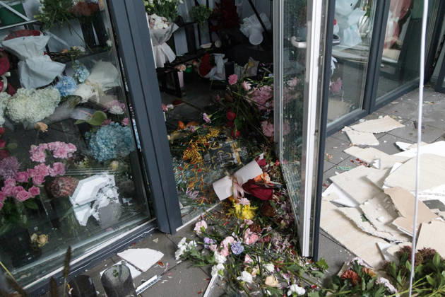 A flower shop in the Solomianskyi district is damaged by a Russian attack, Kyiv, Ukraine, October 19, 2026. During the night and morning, Russia launched a massive strike on the capital using ballistic missiles, cruise missiles, and drones. According to Kyiv city head Vitali Klitschko, five people were injured in the Solomianskyi district as a result of the attack. Four residential buildings, a bank office, a private medical clinic, a shopping mall, offices, and vehicles were damaged. (Photo by Kyrylo Chubotin Ukrinform) Russian attack on Kyiv affects shopping mall  Copyright: xKyryloxChubotinx