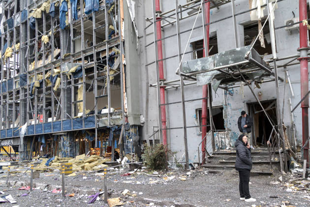 People stand outside a building in the Solomianskyi district damaged by a Russian attack, Kyiv, Ukraine, October 19, 2026. During the night and morning, Russia launched a massive strike on the capital using ballistic missiles, cruise missiles, and drones. According to Kyiv city head Vitali Klitschko, five people were injured in the Solomianskyi district as a result of the attack. Four residential buildings, a bank office, a private medical clinic, a shopping mall, offices, and vehicles were damaged. (Photo by Kyrylo Chubotin Ukrinform) Russian attack on Kyiv affects shopping mall  Copyright: xKyryloxChubotinx