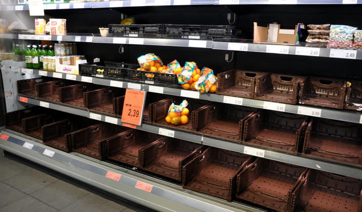 IPA89910063 - Palermo. Truckers strike leaves shelves empty at a supermarket in the Zisa neighborhood; fruit, vegetables, and dairy products are sold out.  Copyright: xx xAlessandroxFucarinix IPA89910063