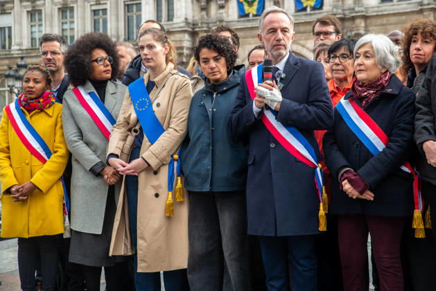 Paris Mayor Emmanuel Gregoire Attends Rally Against Violence - Paris The Association of Mayors of France (AMF) organizes rallies in front of city halls across France on October 19, 2025, to condemn violence targeting certain town halls. The nationwide gatherings follow calls for demonstrations to address security concerns at municipal buildings. Photo by Denis Prezat ABACAPRESS.COM Paris Ile-de-France France  Copyright: xPrezatxDenis ABACAx