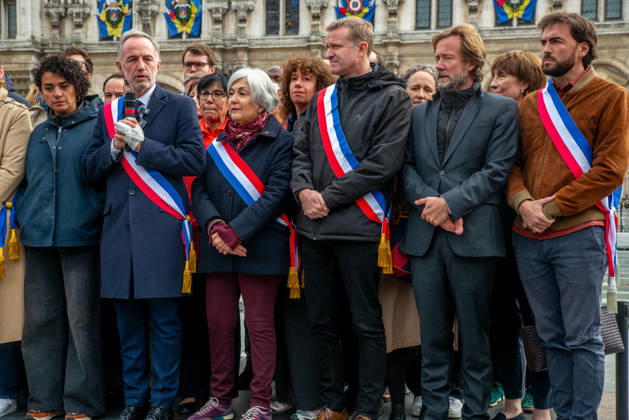 Paris Mayor Emmanuel Gregoire Attends Rally Against Violence - Paris The Association of Mayors of France (AMF) organizes rallies in front of city halls across France on October 19, 2025, to condemn violence targeting certain town halls. The nationwide gatherings follow calls for demonstrations to address security concerns at municipal buildings. Photo by Denis Prezat ABACAPRESS.COM Paris Ile-de-France France  Copyright: xPrezatxDenis ABACAx