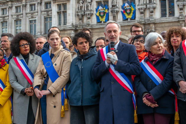 Paris Mayor Emmanuel Gregoire Attends Rally Against Violence - Paris The Association of Mayors of France (AMF) organizes rallies in front of city halls across France on October 19, 2025, to condemn violence targeting certain town halls. The nationwide gatherings follow calls for demonstrations to address security concerns at municipal buildings. Photo by Denis Prezat ABACAPRESS.COM Paris Ile-de-France France  Copyright: xPrezatxDenis ABACAx