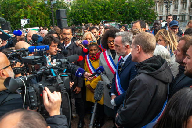 Paris Mayor Emmanuel Gregoire Attends Rally Against Violence - Paris The Association of Mayors of France (AMF) organizes rallies in front of city halls across France on October 19, 2025, to condemn violence targeting certain town halls. The nationwide gatherings follow calls for demonstrations to address security concerns at municipal buildings. Photo by Denis Prezat ABACAPRESS.COM Paris Ile-de-France France  Copyright: xPrezatxDenis ABACAx