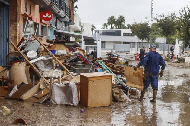 The Valencian Regional Government is preparing a lockdown order for the southern coast of Valencia and the northern coast of Alicante due to the rains. Several people are clearing mud from the streets while furniture they had to remove due to flooding caused by the heavy rains piles up, on October 19, 2026, in Els Poblets, Valencian Community, Spain. The Valencian Regional Government is preparing a lockdown order for the southern coast of Valencia and the northern coast of Alicante in response to the emergency declared due to the rains brought by Storm Adam, as announced by the Regional Minister of Emergencies and the Interior early this morning, October 19, from the Emergency Coordination Center (CCE) October 19, 2026, Valencia, Valencian Copyright: xRoberxSolsonax 7855643