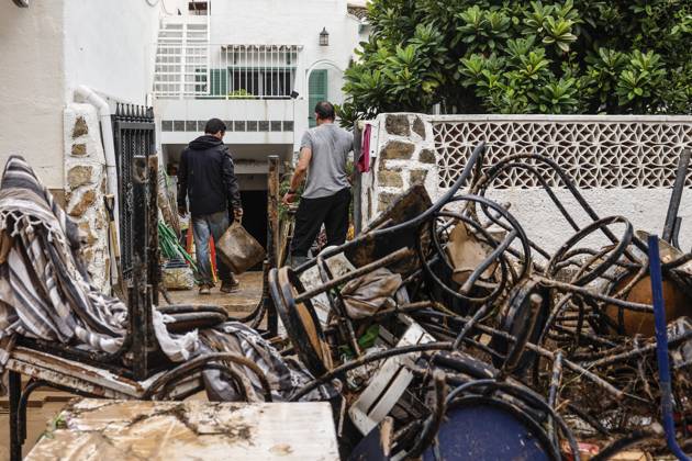 The Valencian Regional Government is preparing a lockdown order for the southern coast of Valencia and the northern coast of Alicante due to the rains. Several people are clearing mud from the streets while furniture they had to remove due to flooding caused by the heavy rains piles up, on October 19, 2026, in Els Poblets, Valencian Community, Spain. The Valencian Regional Government is preparing a lockdown order for the southern coast of Valencia and the northern coast of Alicante in response to the emergency declared due to the rains brought by Storm Adam, as announced by the Regional Minister of Emergencies and the Interior early this morning, October 19, from the Emergency Coordination Center (CCE) October 19, 2026, Valencia, Valencian Copyright: xRoberxSolsonax 7855646