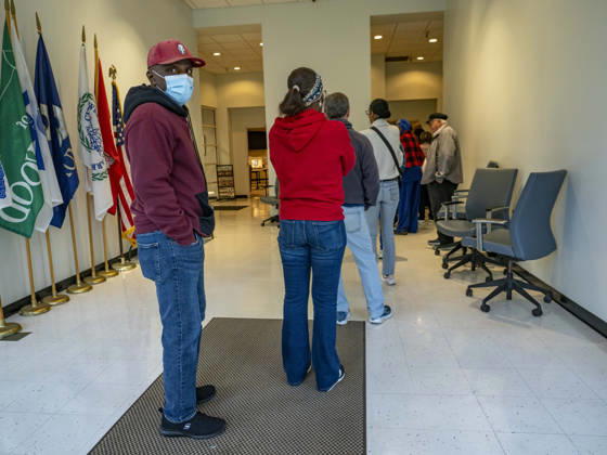 October 19, 2026, Little Rock, Arkansas, USA: Little Rock voters wait in line to cast their ballots on the first day of early vote in Little Rock, Arkansas. Little Rock USA - ZUMAd155 20261019_znp_d155_005 Copyright: xSuexDorfmanx