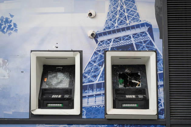 Shops Looted After the October 17th Demonstration - Paris AJ This photo shows destroyed ATMs ATM belonging to Banque Populaire on October 19, 2026 two days after riots and looting occurred (pillage) on the sidelines of nationwide cost-of-living demonstrations. Photo by Alexis Jumeau ABACAPRESS.COM Paris France Copyright: xJumeauxAlexis ABACAx