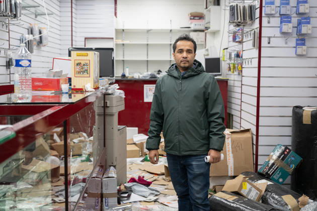 Shops Looted After the October 17th Demonstration - Paris AJ This photo shows the Owner of the store Lyca Mobile at the Boulevard de Magenta store after it has been looted, ransacked, and vandalized on October 19, 2026 two days after riots and looting occurred (pillage) on the sidelines of nationwide cost-of-living demonstrations. Photo by Alexis Jumeau ABACAPRESS.COM Paris France  Copyright: xJumeauxAlexis ABACAx