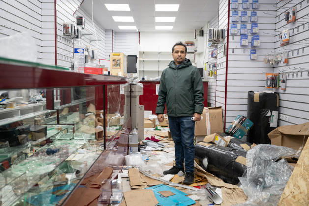 Shops Looted After the October 17th Demonstration - Paris AJ This photo shows the Owner of the store Lyca Mobile at the Boulevard de Magenta store after it has been looted, ransacked, and vandalized on October 19, 2026 two days after riots and looting occurred (pillage) on the sidelines of nationwide cost-of-living demonstrations. Photo by Alexis Jumeau ABACAPRESS.COM Paris France  Copyright: xJumeauxAlexis ABACAx