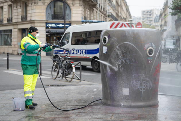 Shops Looted After the October 17th Demonstration - Paris AJ This photo shows a Paris city hall employee cleaning graffiti off a trash can using a high-pressure water jet and cleaning products on October 19, 2026 two days after riots and looting occurred (pillage) on the sidelines of nationwide cost-of-living demonstrations. Photo by Alexis Jumeau ABACAPRESS.COM Paris France  Copyright: xJumeauxAlexis ABACAx