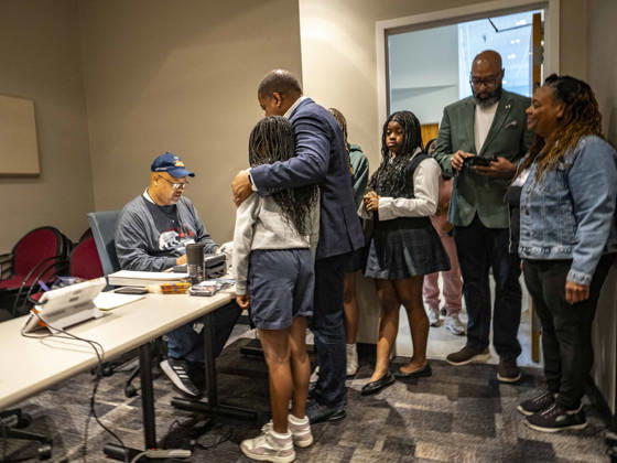 October 19, 2026, Little Rock, Arkansas, USA: Poll worker JERRY SAXTON checks in Democratic Congressional candidate CHRIS JONES so he can cast his ballot on the first day of early vote in Arkansas.Jones puts his arm around his daughter, JASMINE JONES as he waits. Jones is running for the seat now held by Rep. French Hill (R-AR). Should Jones win, he will be the first Black person Arkansas sends to Congress. Little Rock USA  - ZUMAd155 20261019_znp_d155_028 Copyright: xSuexDorfmanx