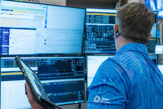 October 19, 2026, New York, New York, USA: A trader works on the trading floor of the New York Stock Exchange (NYSE) during opening hours in New York, NY on October 19, 2026. New York USA  - ZUMAr339 20261019_znp_r339_009 Copyright: xLevxRadinx
