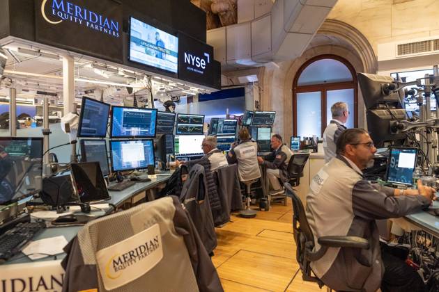 October 19, 2026, New York, New York, USA: A trader works on the trading floor of the New York Stock Exchange (NYSE) during opening hours in New York, NY on October 19, 2026. New York USA - ZUMAr339 20261019_znp_r339_016 Copyright: xLevxRadinx