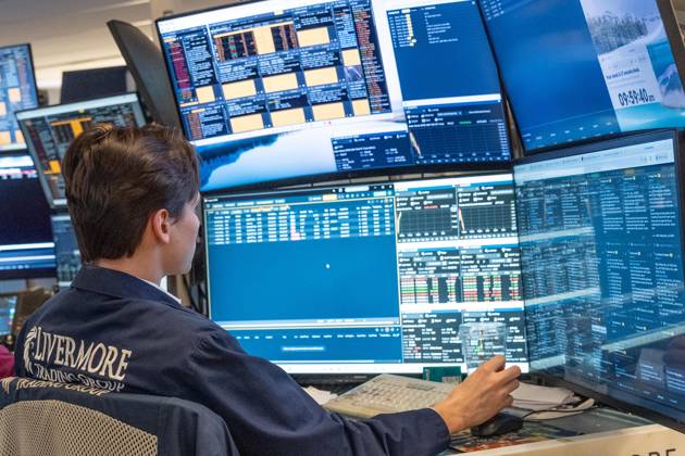 October 19, 2026, New York, New York, USA: A trader works on the trading floor of the New York Stock Exchange (NYSE) during opening hours in New York, NY on October 19, 2026. New York USA  - ZUMAr339 20261019_znp_r339_017 Copyright: xLevxRadinx