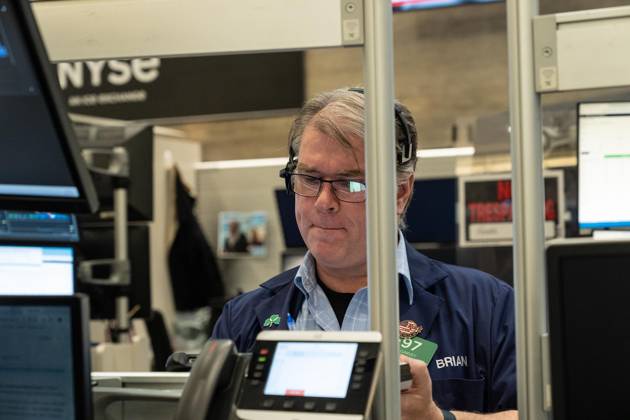 October 19, 2026, New York, New York, USA: A trader works on the trading floor of the New York Stock Exchange (NYSE) during opening hours in New York, NY on October 19, 2026. New York USA  - ZUMAr339 20261019_znp_r339_018 Copyright: xLevxRadinx