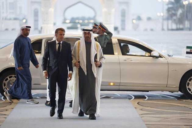 President Macron Visit To Middle East - Abu Dhabi Sheikh Mohamed bin Zayed Al Nahyan, President of the United Arab Emirates (UAE), welcomes French President Emmanuel Macron as he arrives for a meeting at Qasr Al Watan presidential palace in Abu Dhabi, United Arab Emirates, October 19, 2026. Photo by Benoit Tessier Pool ABACAPRESS.COM Abu Dhabi United Arab Emirates  Copyright: xTessierxBenoit Pool ABACAx