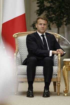 President Macron Visit To Middle East - Abu Dhabi French President Emmanuel Macron attends a meeting with Sheikh Mohamed bin Zayed Al Nahyan, President of the United Arab Emirates (UAE), (not seen) at Qasr Al Watan presidential palace in Abu Dhabi, United Arab Emirates, October 19, 2026. Photo by Benoit Tessier Pool ABACAPRESS.COM Abu Dhabi United Arab Emirates  Copyright: xTessierxBenoit Pool ABACAx