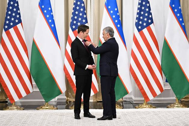 US Secretary of State Marco Rubio in Uzbekistan SAMARKAND, UZBEKISTAN - OCTOBER 19 : (----EDITORIAL USE ONLY - MANDATORY CREDIT - UZBEKISTAN PRESIDENCY HANDOUT - NO MARKETING NO ADVERTISING CAMPAIGNS - DISTRIBUTED AS A SERVICE TO CLIENTS----) Uzbek President Shavkat Mirziyoyev (R) presents the Order of Friendship ( Dostlik ) to US Secretary of State Marco Rubio (L) who arrived to attend the C5+1 Central Asia-US Foreign Ministers Meeting and the second meeting of the Uzbekistan-US Business and Investment Council in Samarkand, Uzbekistan on October 19, 2026. Uzbekistan Presidency Anadolu Samarkand Uzbekistan. Editorial use only. Please get in touch for any other usage.  Copyright: x2026xAnadoluxUzbekistanxPresidencyx