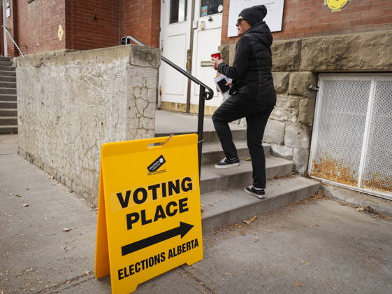 October 19, 2026, Calgary, Ab, CANADA: A voter enters a polling station to cast their vote in the Alberta referendum in Calgary, Monday, Oct. 19, 2026. Calgary CANADA  - ZUMAc35_ 20261019_zaf_c35_058 Copyright: xJeffxMcintoshx