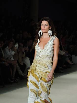 RECORD DATE NOT STATED ammi fashion show at SPFW Sao Paulo (SP), 10 18 2026 - Fashion SPFW Runway - The brand Ammi presents the Forma Viva collection on the last day of Sao Paulo Fashion Week. The brand featured model Isabeli Fontana, whose husband, singer Di Ferrero, was in the audience.(Foto: Leandro Chemalle Thenews2 imago images) ammi fashion show at SPFW  Copyright: xLeandroxChemallex