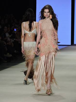RECORD DATE NOT STATED ammi fashion show at SPFW Sao Paulo (SP), 10 18 2026 - Fashion SPFW Runway - The brand Ammi presents the Forma Viva collection on the last day of Sao Paulo Fashion Week. The brand featured model Isabeli Fontana, whose husband, singer Di Ferrero, was in the audience.(Foto: Leandro Chemalle Thenews2 imago images) ammi fashion show at SPFW  Copyright: xLeandroxChemallex