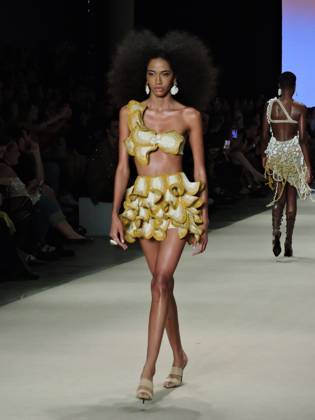 RECORD DATE NOT STATED ammi fashion show at SPFW Sao Paulo (SP), 10 18 2026 - Fashion SPFW Runway - The brand Ammi presents the Forma Viva collection on the last day of Sao Paulo Fashion Week. The brand featured model Isabeli Fontana, whose husband, singer Di Ferrero, was in the audience.(Foto: Leandro Chemalle Thenews2 imago images) ammi fashion show at SPFW  Copyright: xLeandroxChemallex
