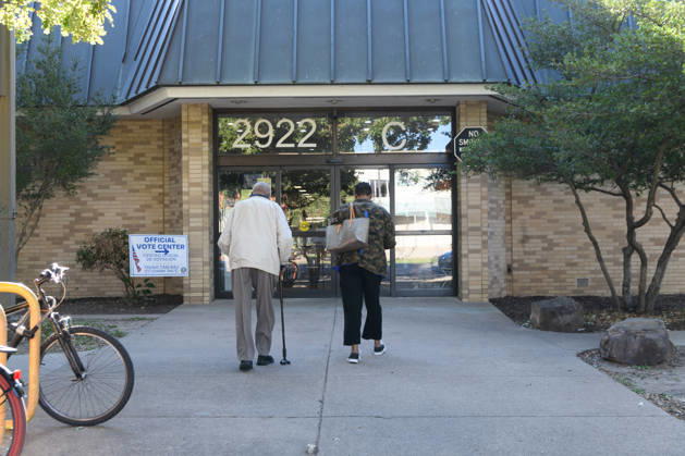 October 19, 2026, Dallas, Texas, USA: Early voting started in Dallas TX on Monday morning...Martin Luther King Branch Library Dallas USA - ZUMAa183 20261019_znp_a183_003 Copyright: xAvixAdelmanx