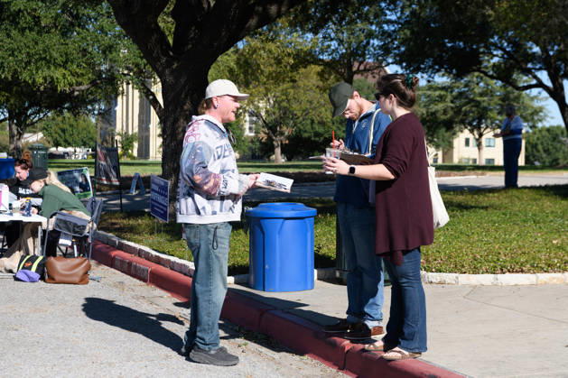 October 19, 2026, Dallas, Texas, USA: Early voting started in Dallas TX on Monday morning...Samuell Grand Recreation Center..Collecting signatures for a local ballot iniative. Dallas USA - ZUMAa183 20261019_znp_a183_008 Copyright: xAvixAdelmanx