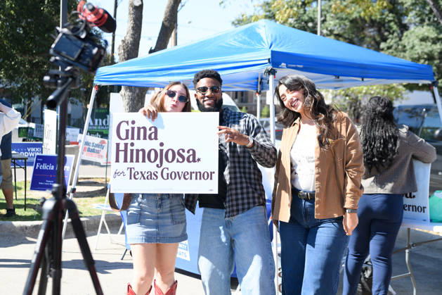 October 19, 2026, Dallas, Texas, USA: Early voting started in Dallas TX on Monday morning...Oak Lawn Branch Library..By Noon, nearly 1,000 people voted at this location. Dallas USA  - ZUMAa183 20261019_znp_a183_017 Copyright: xAvixAdelmanx