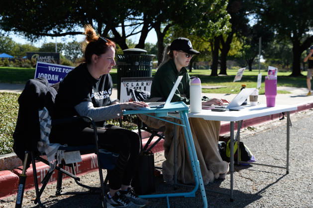 October 19, 2026, Dallas, Texas, USA: Early voting started in Dallas TX on Monday morning...Samuell Grand Recreation Center..Volunteers from ElectionProtection.org camp out near the polling location. Dallas USA - ZUMAa183 20261019_znp_a183_010 Copyright: xAvixAdelmanx